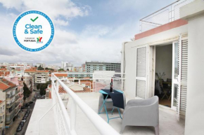 Sunny Rooftop with a View in Campo Pequeno